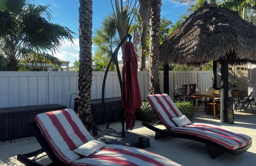 Ludlam Apartment | 🌺Luxury Paradise: Tropical Post-Op Style Edition 🌺