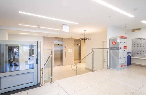 Midtown Toronto Apartment | Luxury Penthouse in the Annex with Stunning City Views