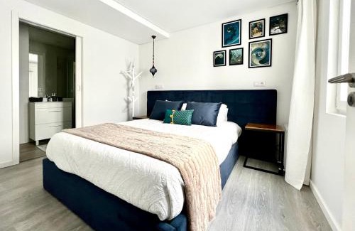 Santa Marinha Apartment | LUXURY PENTHOUSE - River Gallery Art - View&Center