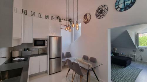 Santa Marinha Apartment | LUXURY PENTHOUSE - River Gallery Art - View&Center