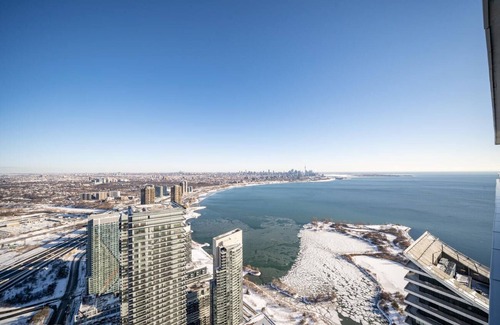 Humber Bay Condo | Luxury Penthouse Suite