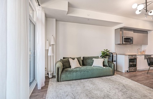 Parkdale Apartment | Luxury penthouse with a beautiful view, 3 bedrooms, private balcony, and more.