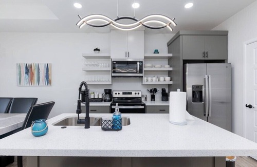 Harlingen House | Luxury Pool Oasis w/Tesla Charger*Walk to Hospital