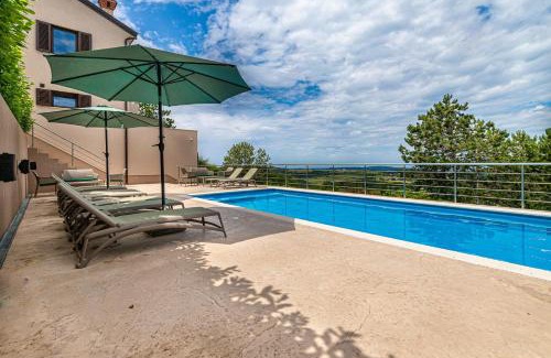 Gracisce Villa | Luxury Pool Villa Gradin