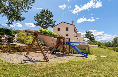 Gracisce Villa | Luxury Pool Villa Gradin