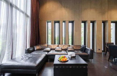 Sukhumvit Villa | Luxury Pool Villa with Jacuzzi & Lift by Thonglor