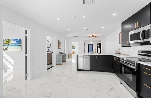 Largo Apartment | Luxury poolside paradise
