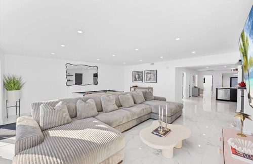 Largo Apartment | Luxury poolside paradise