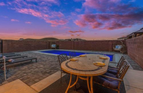 Hurricane House | Luxury Poolside Retreats Near Zion l Private Pools