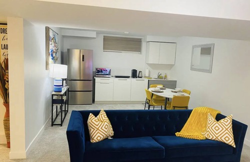 Fort Gary Apartment | Luxury Private basement suit. Private entrance and Private parking