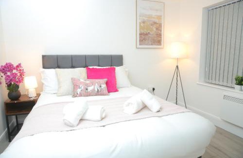 Luton House | Luxury Private Ensuite and Kitchenette Room Near Luton Airport 4 Min Drive