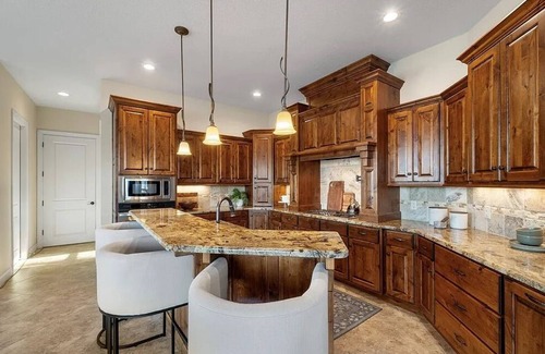 Lake of the Ozarks House | Luxury Private Oasis & 269' Lakefront! 5Bds, 4.5Bath