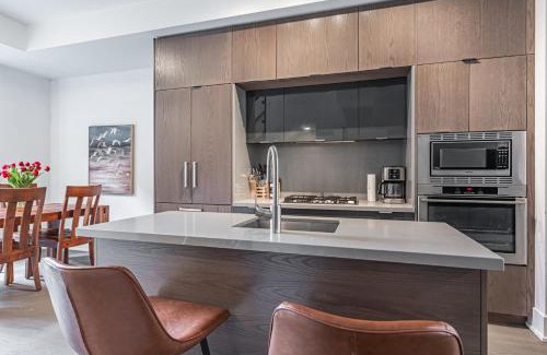 Cooksville House | Luxury Properties close to Rogers Center in Toronto Downtown Core