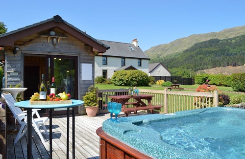 Ardentinny House | Luxury property sleeping 14 with extensive garden, sauna and hot-tub near Dunoon
