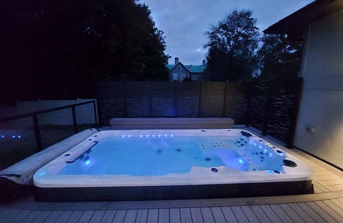 Loyalist House | Luxury Property, Water views, 5-6 beds
