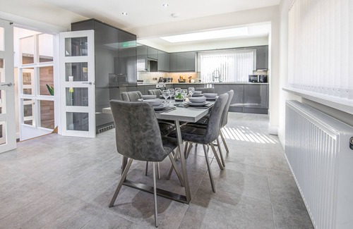 Mumbles House | Luxury Property with Hot Tub and Sea Views
