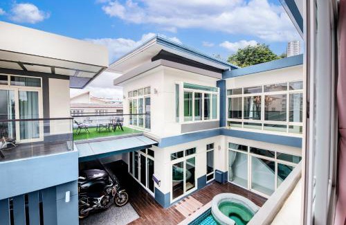 Phlabphla Villa | Luxury Pure Modern Pool Villa 5Bed Nr BTS&Central