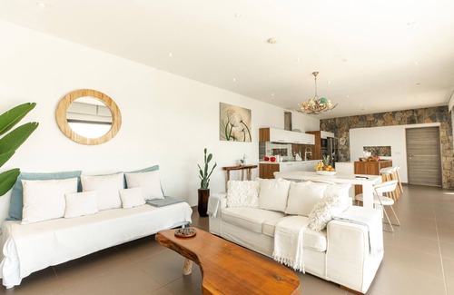 Indigo Bay House | luxury quiet 2 bedrooms private pool breathtaking view