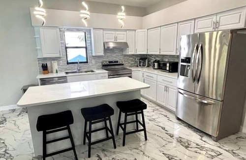 Bradenton House | Luxury Relaxation Home 8PPL Pool