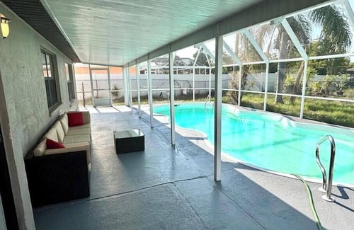 Bradenton House | Luxury Relaxation Home 8PPL Pool
