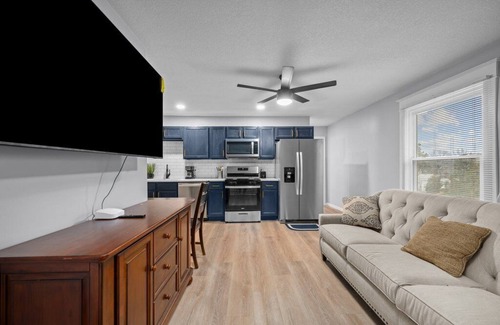 Davenport Apartment | Luxury Renovated 2 Bedroom Apt