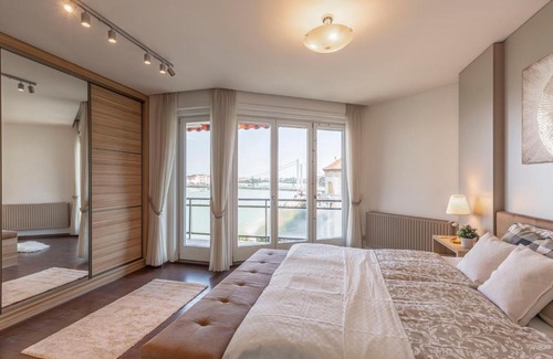 Taban Apartment | Luxury Residence with a Beautiful view for the Danube River
