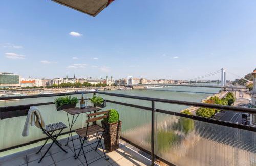 Taban Apartment | Luxury Residence with a Beautiful view for the Danube River