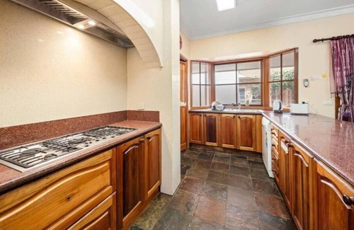 Warrandyte Villa | Luxury Resort Style Home with plenty of activities for young and old -Warrandyte
