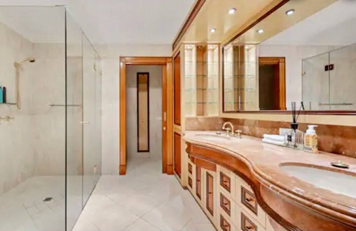 Warrandyte Villa | Luxury Resort Style Home with plenty of activities for young and old -Warrandyte