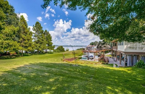 Kemp House | Luxury Retreat/Boat Rentals Available!