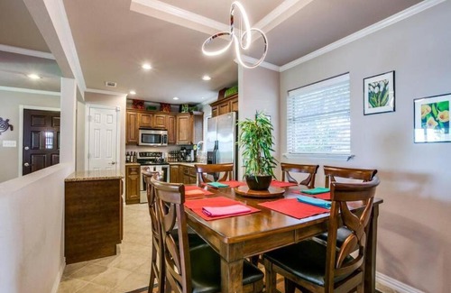 Kemp House | Luxury Retreat/Boat Rentals Available!