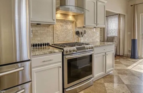 Gillette House | Luxury retreat for professionals: Ideal for relaxation & rejuvenation. Book now!