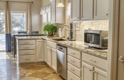 Gillette House | Luxury retreat for professionals: Ideal for relaxation & rejuvenation. Book now!