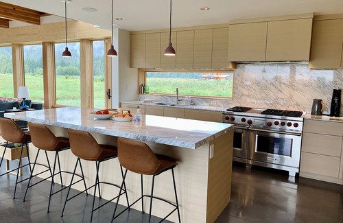 Pemberton Meadows House | Luxury Retreat in the Pemberton Meadows Valley