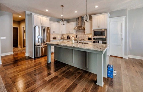 Jefferson House | Luxury Retreat: Modern 5BR Ranch in Bennington
