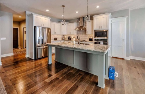 Jefferson House | Luxury Retreat- Modern 5BR Ranch in Bennington