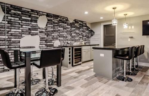 Jefferson House | Luxury Retreat- Modern 5BR Ranch in Bennington