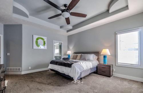Jefferson House | Luxury Retreat- Modern 5BR Ranch in Bennington