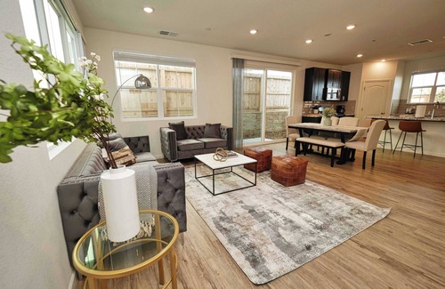 Folsom House | Luxury Retreat on Sunny Gate Lane Awaits Your Arrival - Book Your Stay #41616