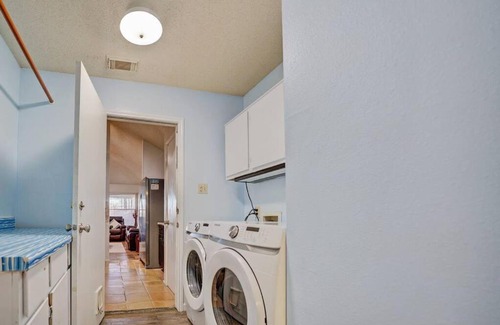 Medical Center District House | Luxury Retreat - Pool - Game Lounge - BBQ & Patio