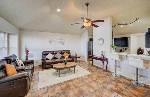 Medical Center District House | Luxury Retreat - Pool - Game Lounge - BBQ & Patio