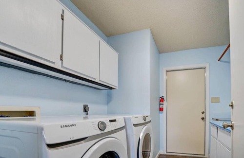 Medical Center District House | Luxury Retreat - Pool - Game Lounge - BBQ & Patio