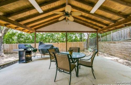Medical Center District House | Luxury Retreat - Pool - Game Lounge - BBQ & Patio