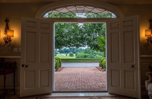 Newton House | Luxury Retreat with Pool & Hot Tubs – Perfect Getaway!