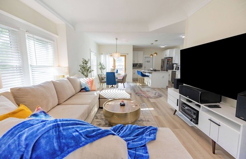 Piedmont Avenue House | Luxury Retreat with Private Au Pair Suite