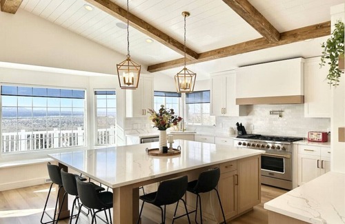 Draper House | Luxury Retreat with Spectacular Views