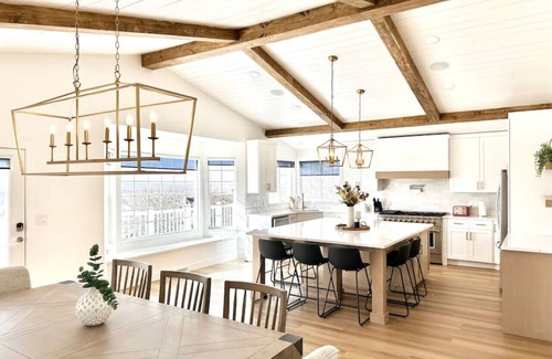 Draper House | Luxury Retreat with Spectacular Views