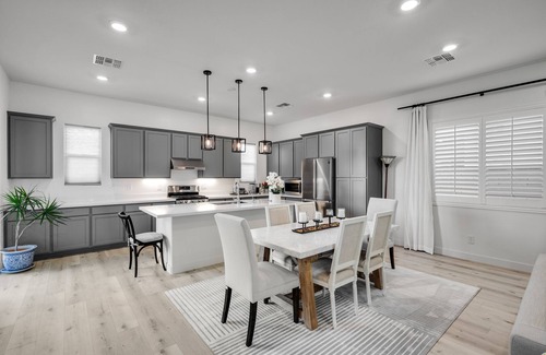 Peoria House | Luxury RH Furnished-Modern Home-Super Clean -All 5 stars review-Great Location