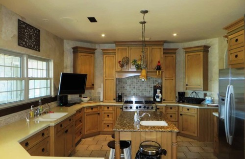 Stone Mills House | Luxury Riverfront Cottage 30 mins from Kingston ON