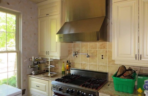 Stone Mills House | Luxury Riverfront Cottage 30 mins from Kingston ON